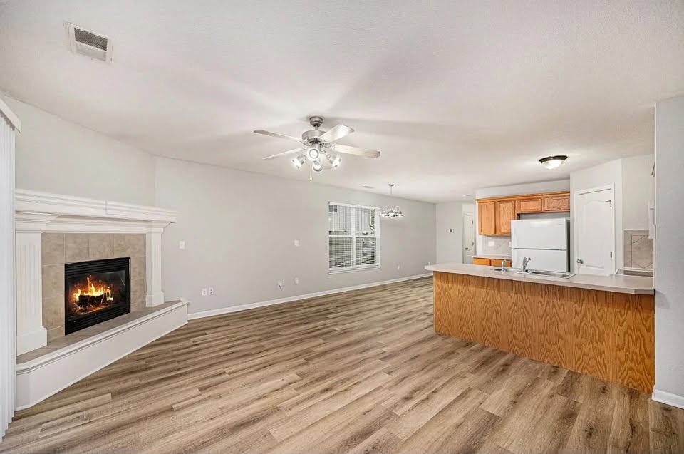 09 Modern 2 Bedroom Apartment